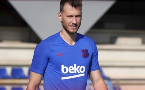 内托回应离队传闻为巴萨踢球是梦想成真并不缺少比赛机会