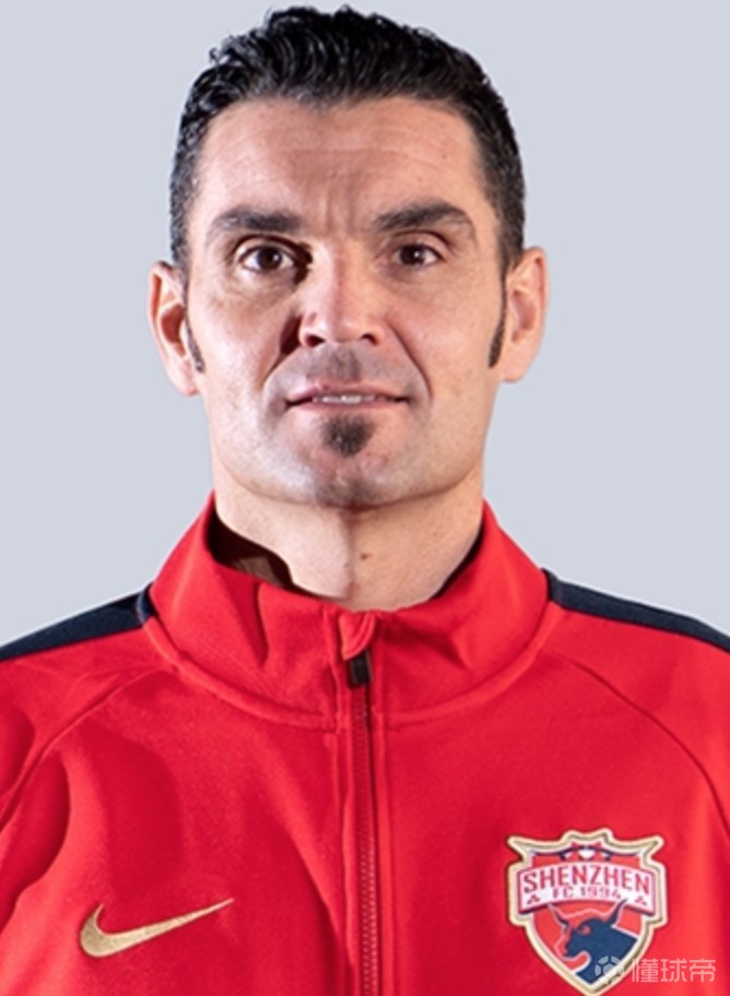 深圳守门员教练晒出两瓶梅西版啤酒:非常高兴收到礼物|努曼西亚|深圳