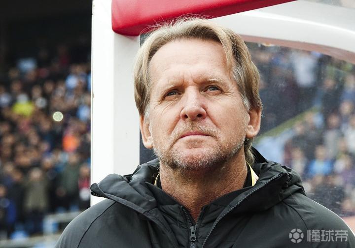 舒斯特尔梅西不会离开巴萨因为俱乐部高层将制定新计划