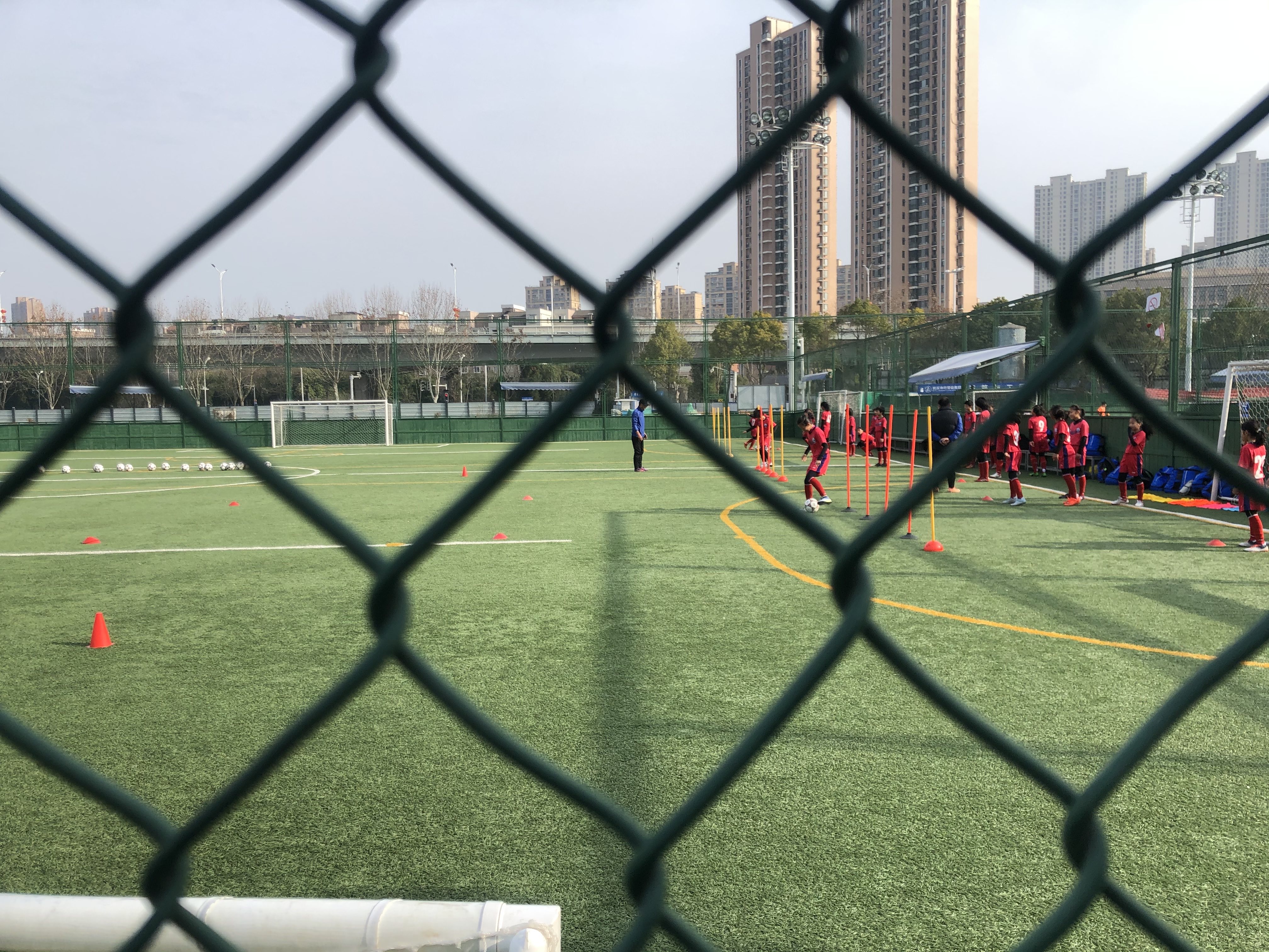 年前去的武汉塔子湖体育中心当时小朋友们正在训练