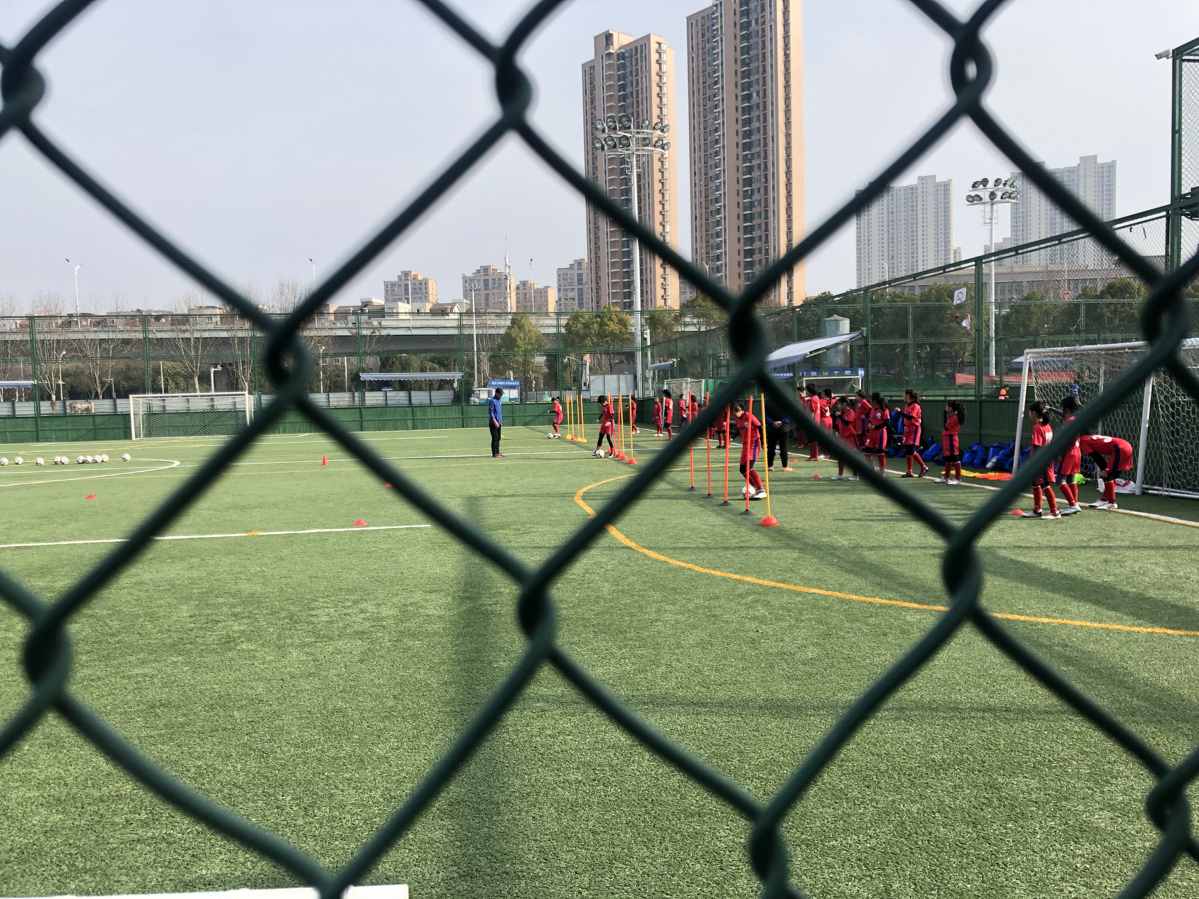 年前去的武汉塔子湖体育中心当时小朋友们正在训练
