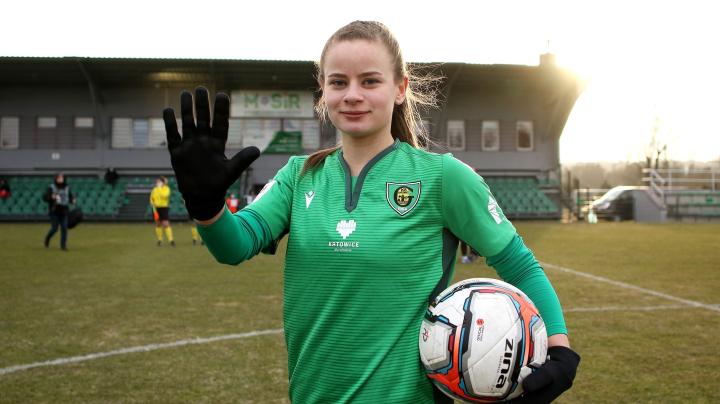 西里西亚德比建功波兰女足青年国脚36分钟独中五元