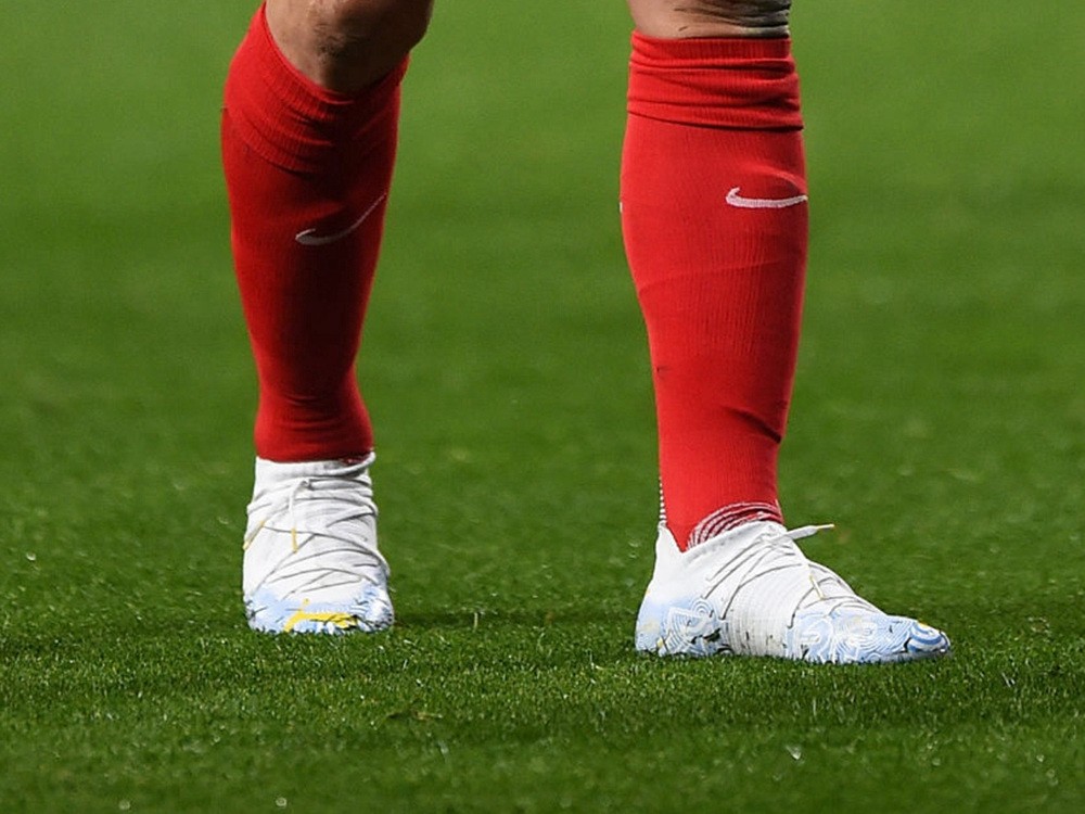 苏亚雷斯上脚特别版future z足球鞋