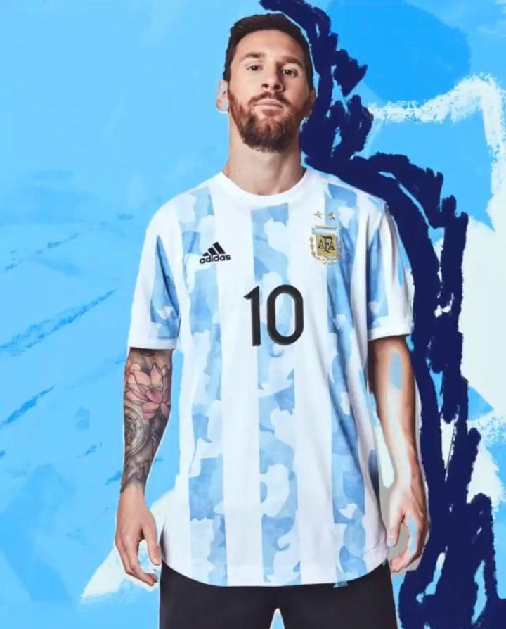 阿根廷国家队发布2021主场新款球衣梅西迪巴拉帅气出镜