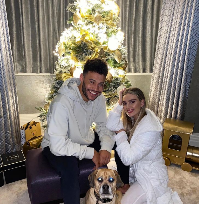 爱德华兹(perrie louise edwards)(1993年7月10日出生)是著名英国歌手