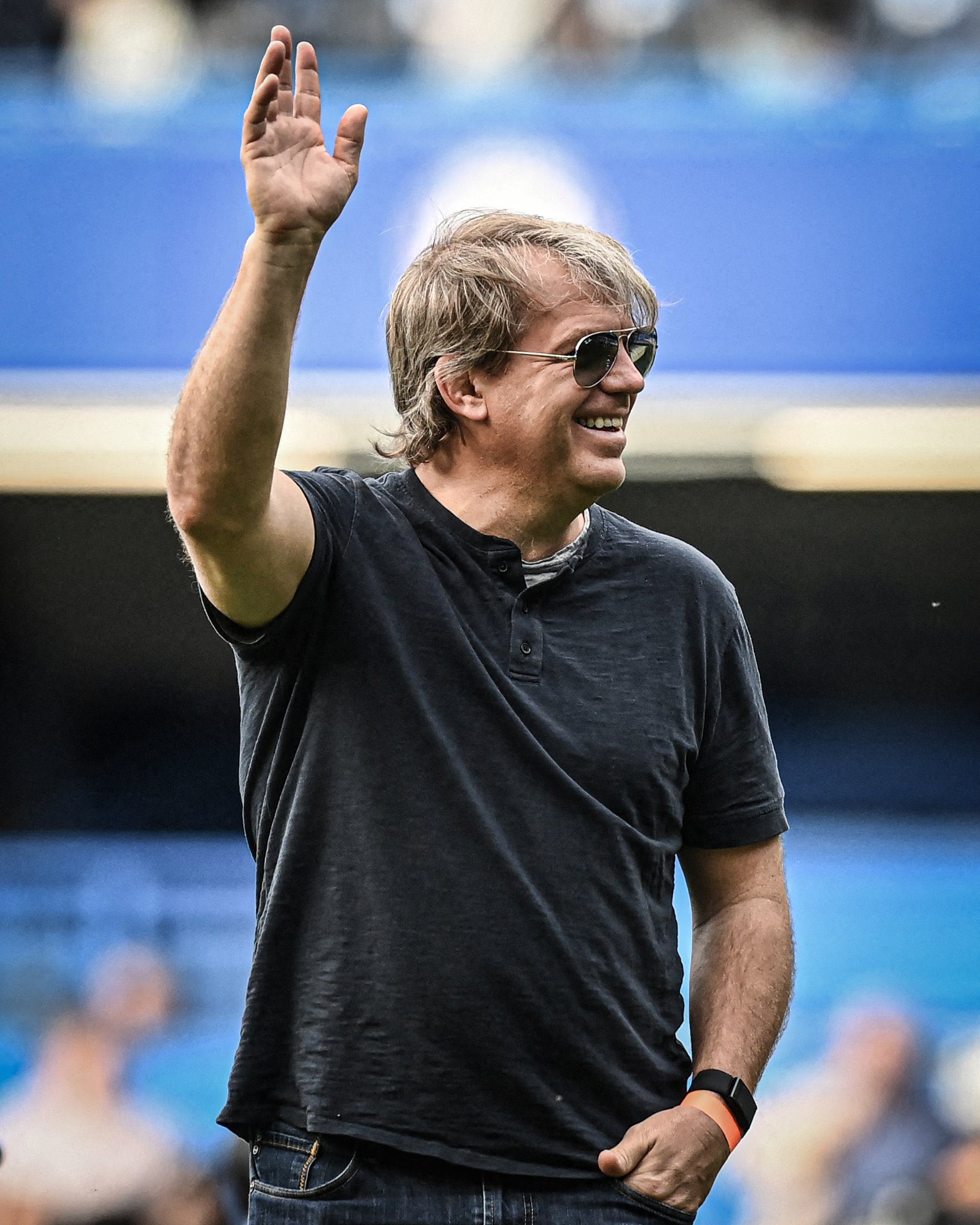 请用一个表情来描述托德伯利作为切尔西老板的第一