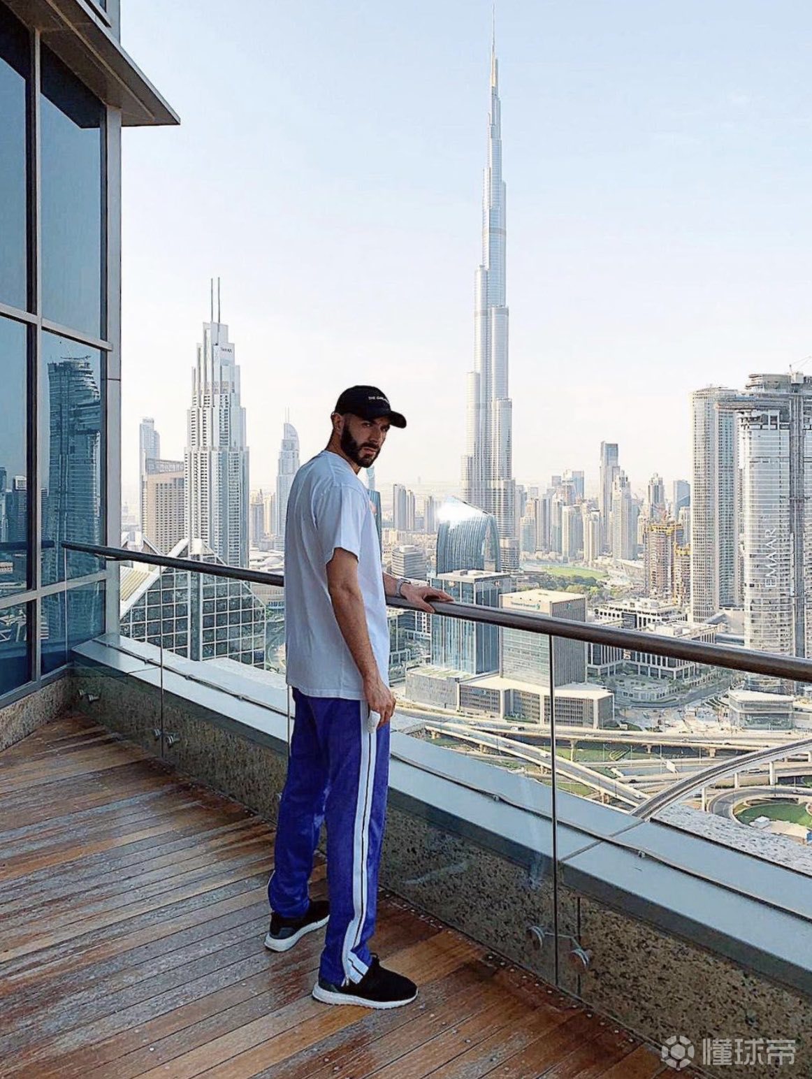 滴午间生活资讯球坛众星穿搭本泽马篇