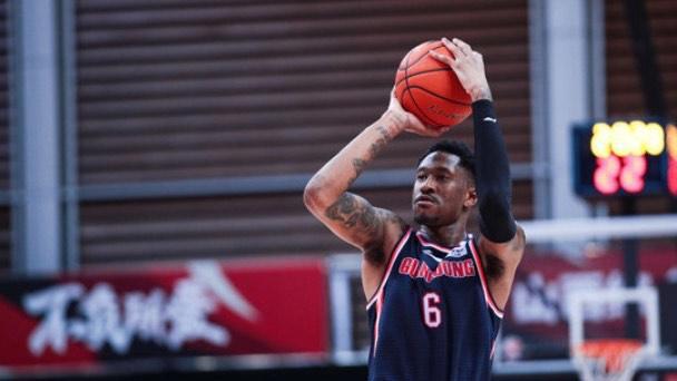 广东队有个"绯闻外援",是曾在四川队和北控男篮征战过的杰森-汤普森