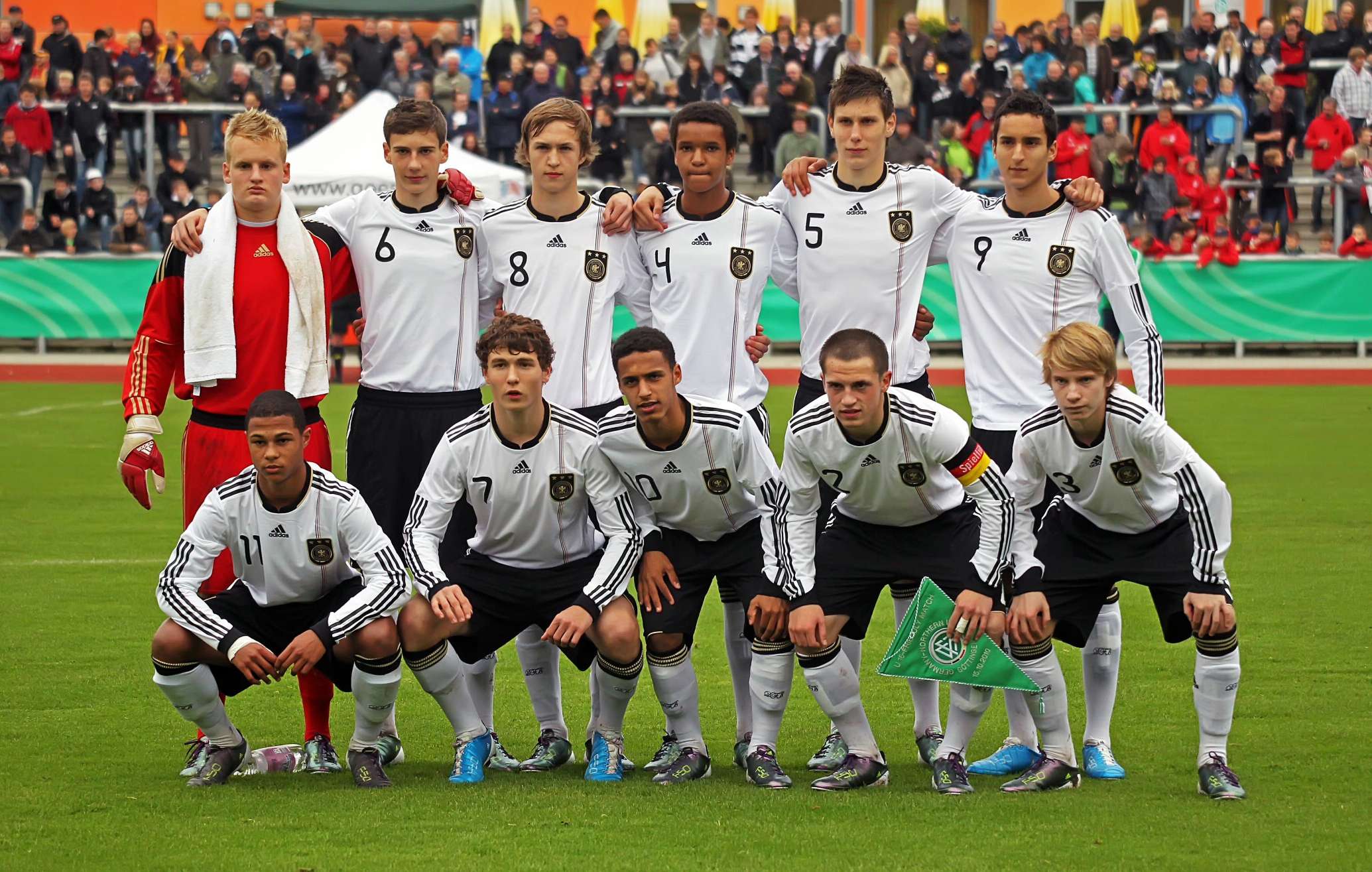 2010年10月15日德国队u16出场合影有