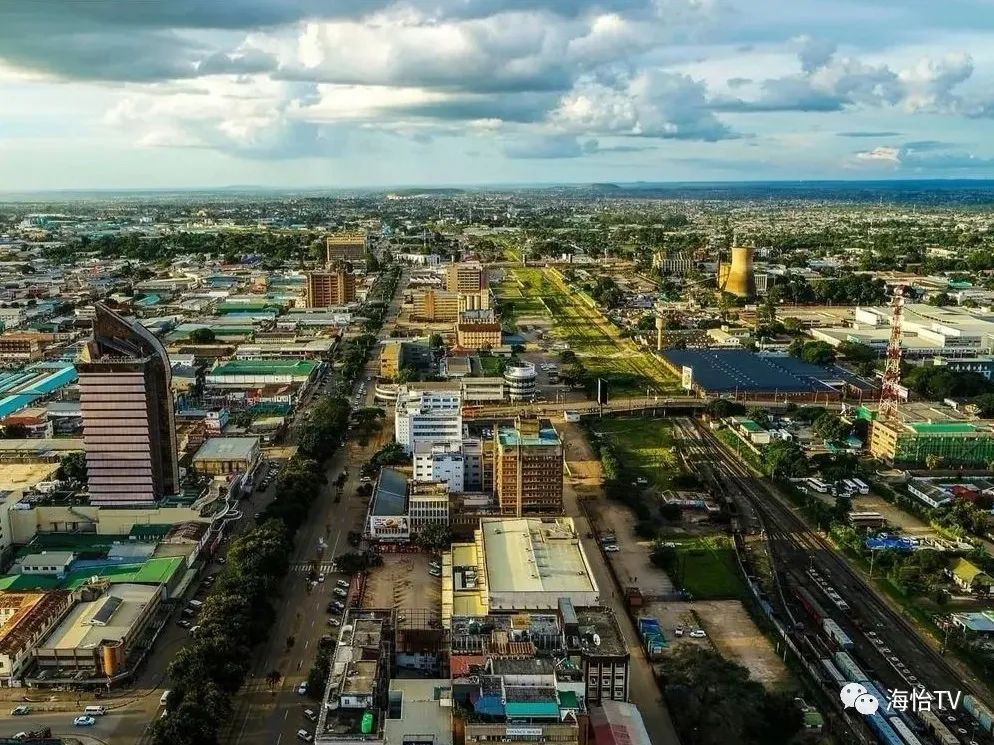 作为1988年的非洲足球先生,布瓦利亚成为了那支年轻的赞比亚国家队的