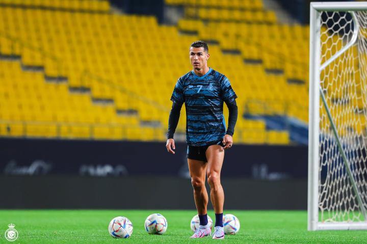 回来了利雅得胜利官方晒出c罗参加球队训练照片