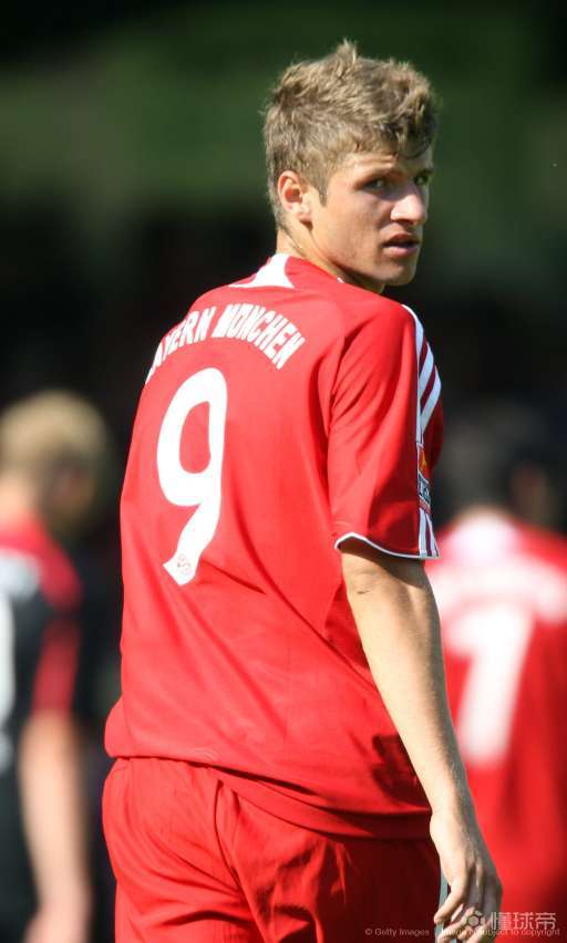 2008年,还在拜仁二队的二娃,他始终是那个饮水.