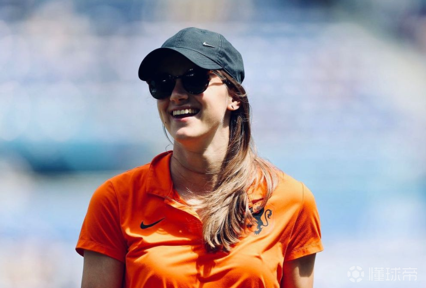 每日女足姑娘介绍第一篇:米德玛.安娜·薇薇安·米.