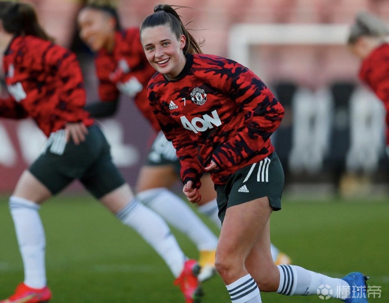 滴今天分享的铿锵玫瑰是曼联女足的7号ella