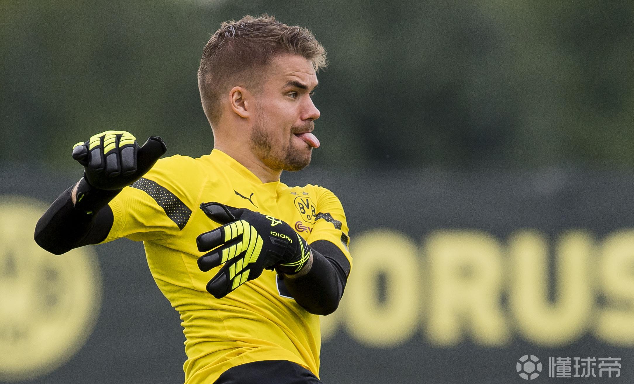 我横门将新技能get!迈尔:我只是吐了吐舌头,对.