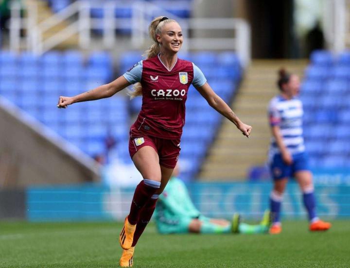 24岁的瑞士女足国脚阿丽莎莱曼alisha