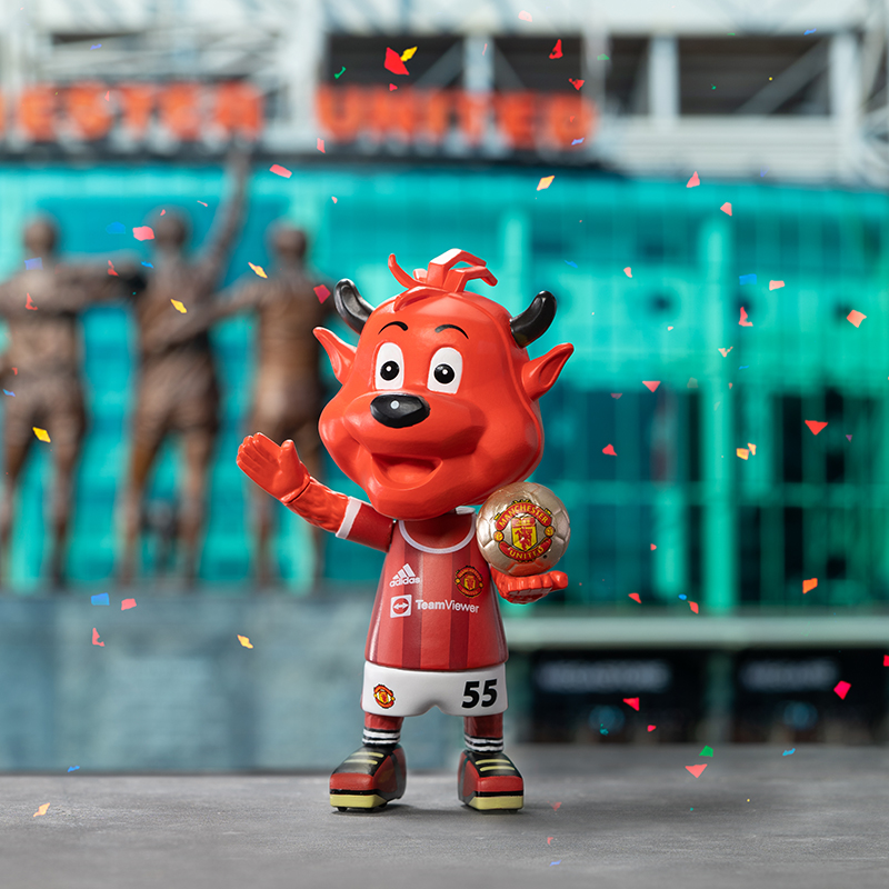 曼联系列盲盒,该系列包括6个普通款和2个隐藏款,包含球员,教练和吉祥