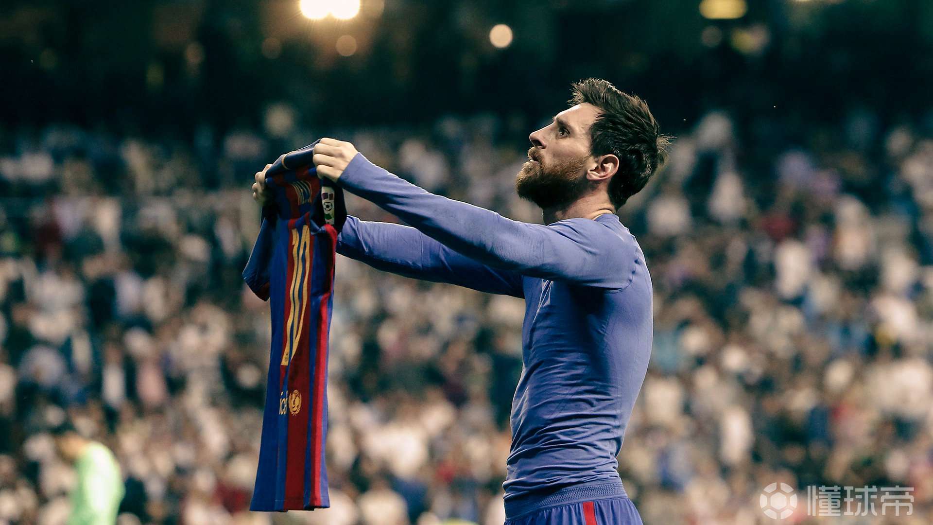 在2017年的这一天伯纳乌见证了魔术梅西的第