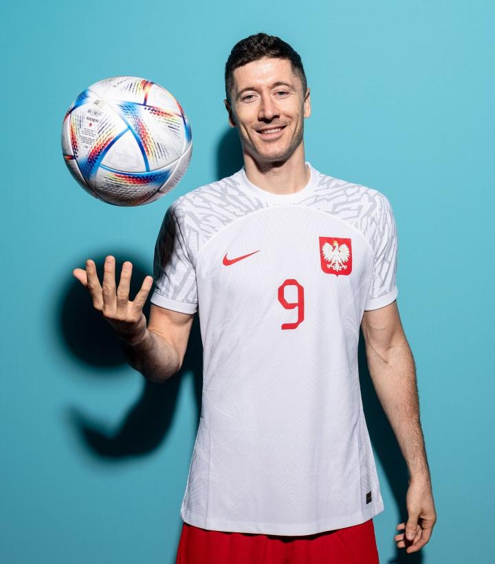 莱万多夫斯基定妆照