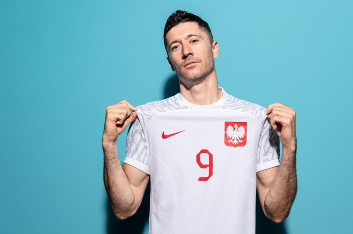 莱万多夫斯基定妆照