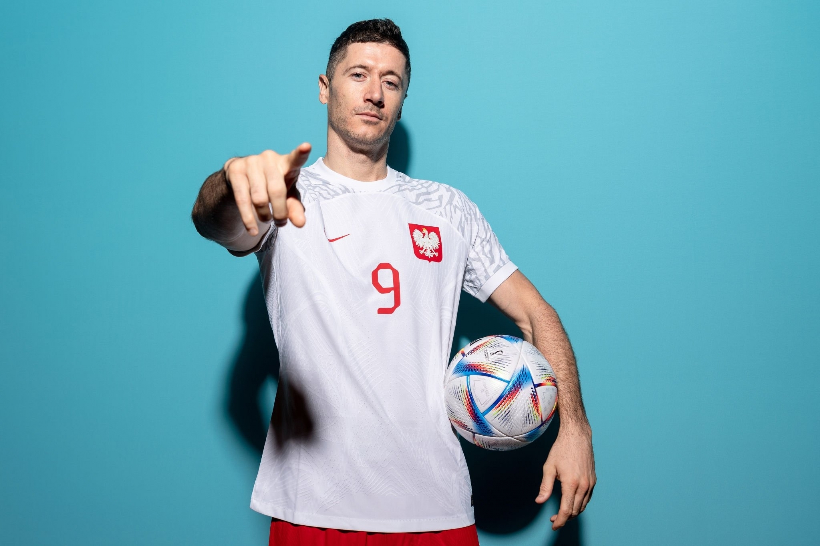 莱万多夫斯基定妆照