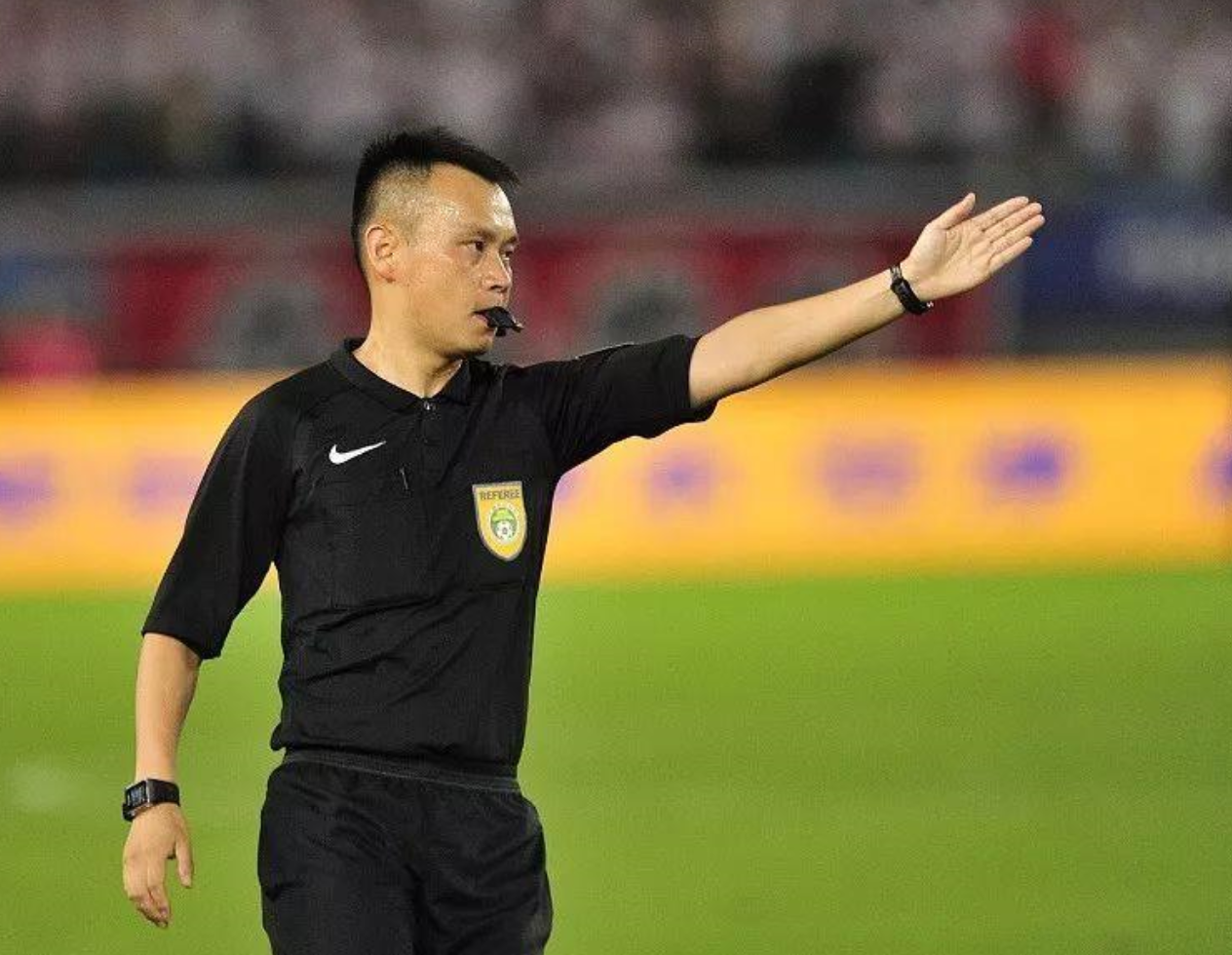 大连和河北谁赢球都是正常的,可主裁判王竞执法双标不可取