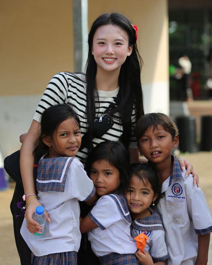 韩国足球名宿李同国的女儿李在诗在柬埔寨.