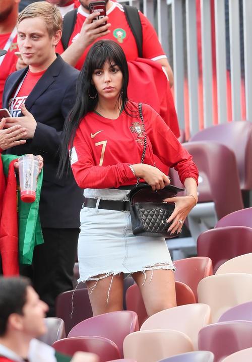 【君子好逑特别篇】—c罗女友乔治娜各个时期球衣照