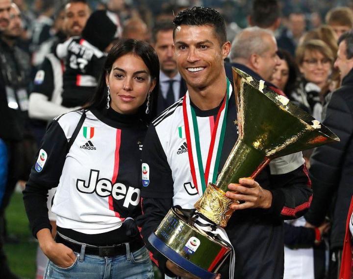 【君子好逑特别篇】—c罗女友乔治娜各个时期球衣照