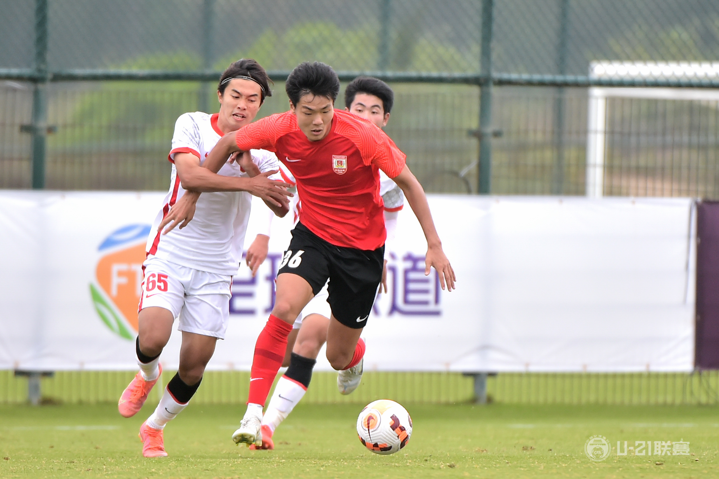 白雪松梅开二度长春亚泰u21队2比3负于上海海港