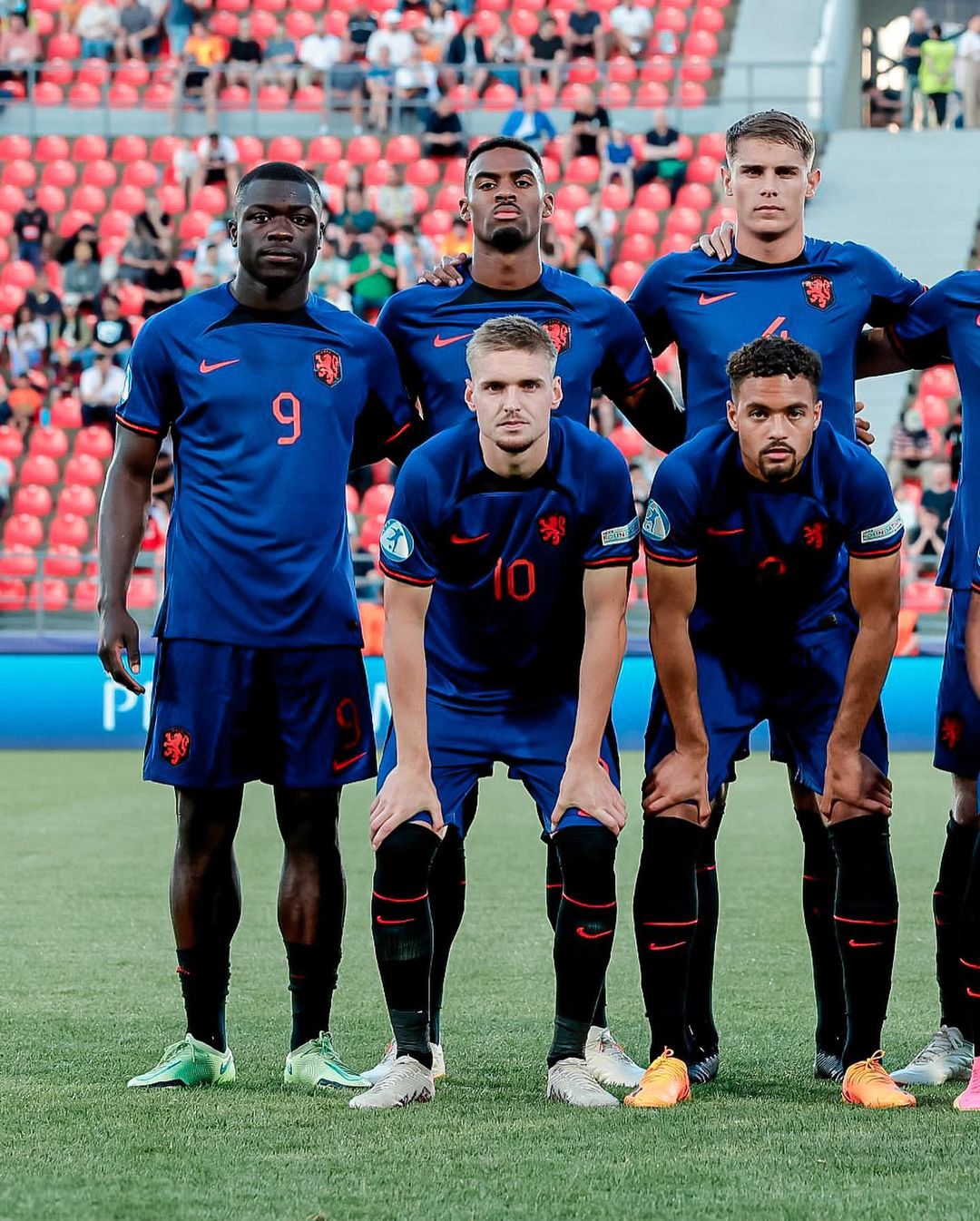 范德文弗兰克斯同组的两位国青队副队长队长