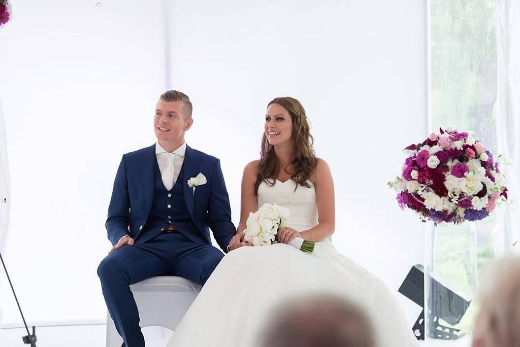 【君子好逑】—德国中场大师托尼克罗斯爱妻杰西卡