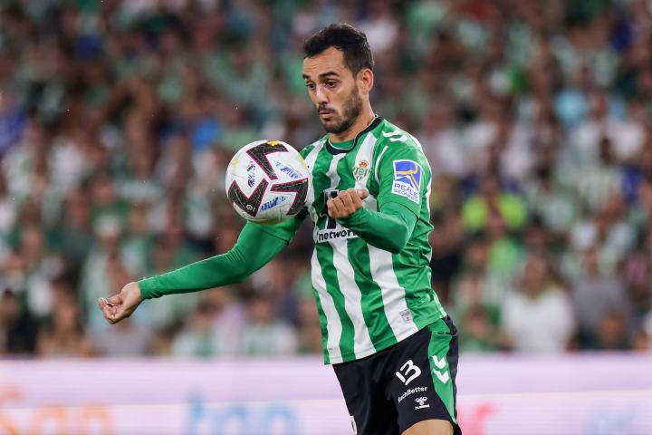 63岁的哈维尔·阿吉雷(javier aguirre)和68岁的佩莱格里尼(manuel