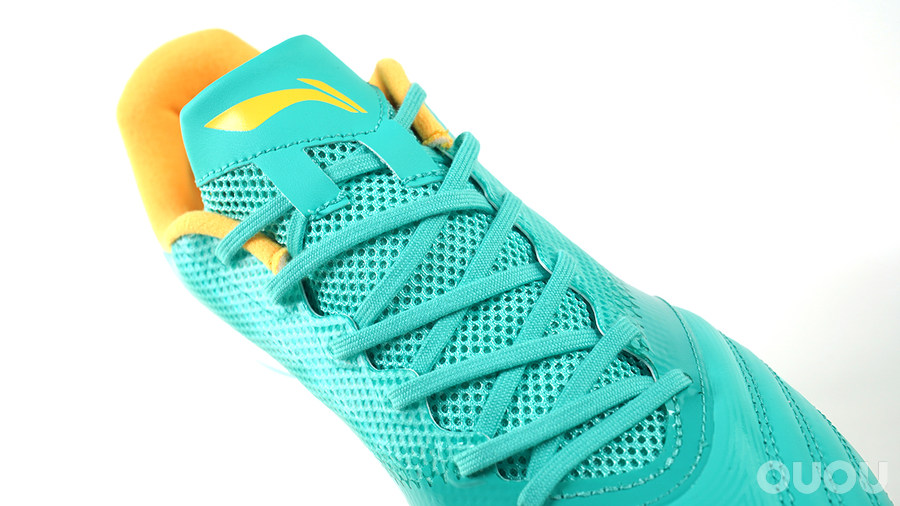 李宁铁系列二代足球鞋赏析