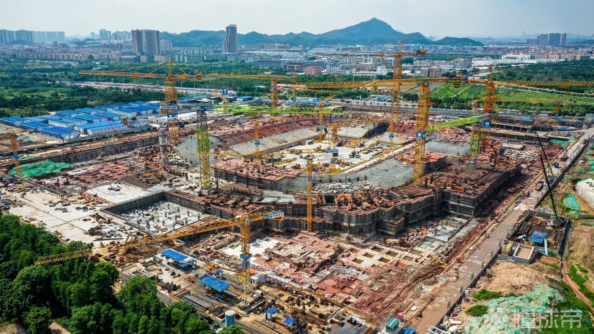 继续给球迷们带来广州恒大足球场的施工进度的状况汇.