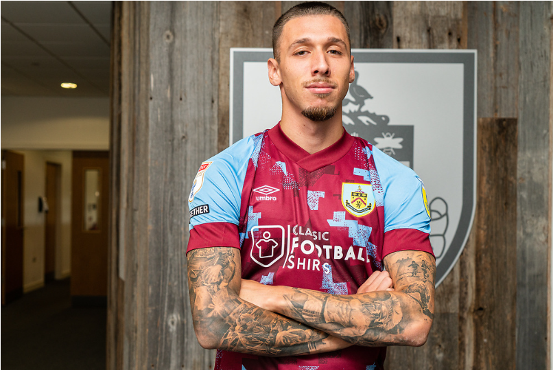 第12签!官方:伯恩利签下斯图加特前锋丘尔利诺夫