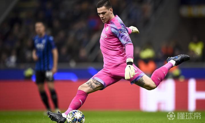 近日在接受媒体采访时曼城门将埃德森被问到欧冠