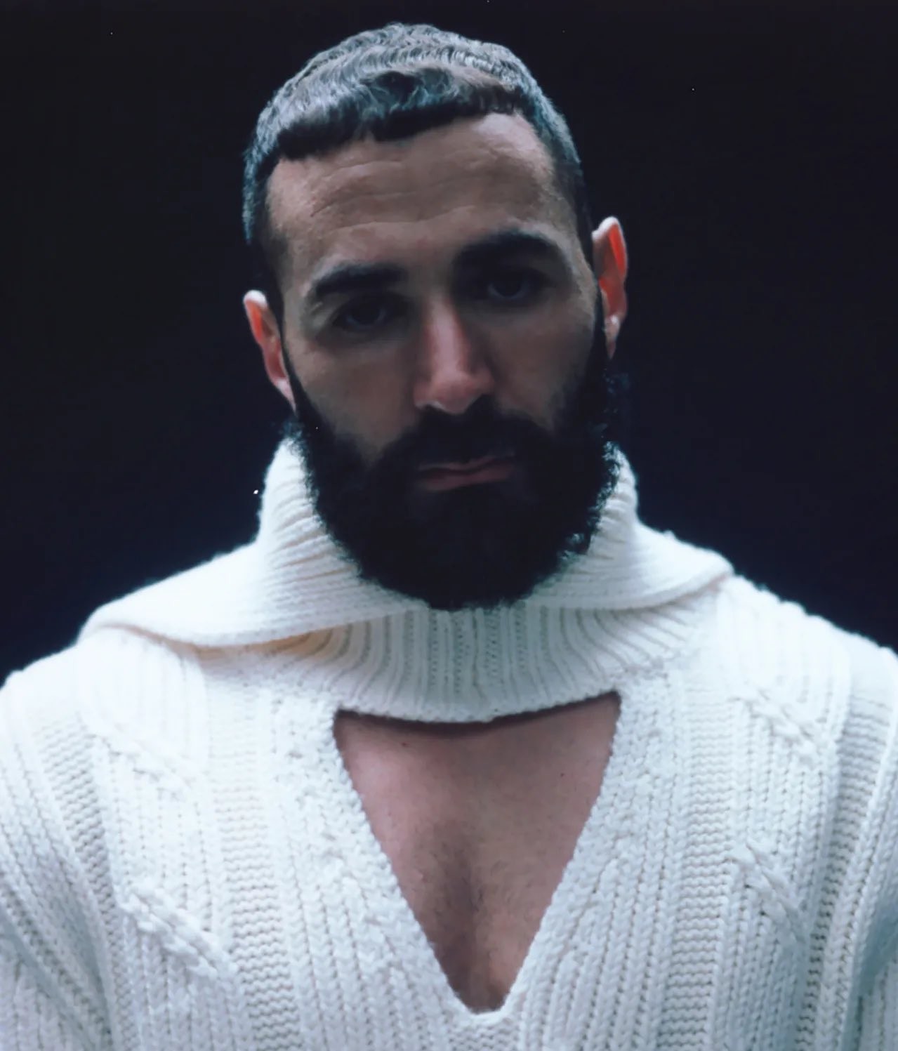 时尚潮男!本泽马再度成为gq杂志封面人物