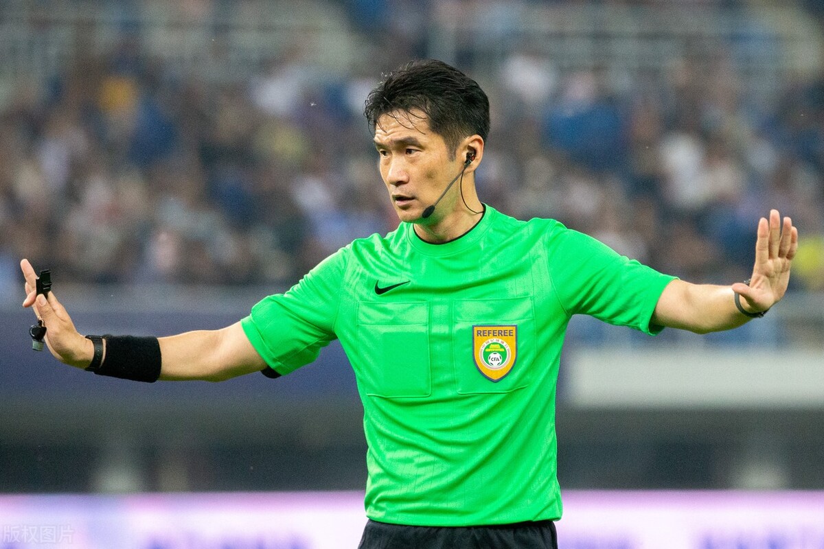 唐顺齐主哨武汉三镇对大连,金京元吹津门虎战海牛,张雷回归