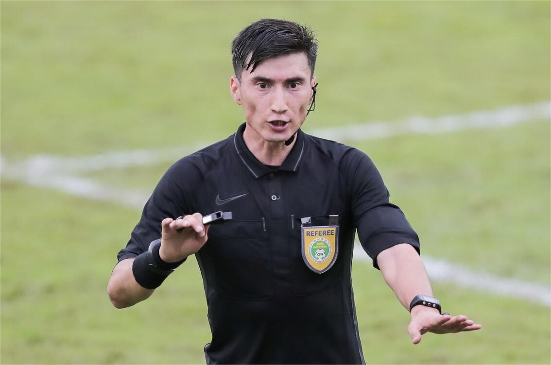 来自新疆的裁判员麦麦提江,将担任主裁判;第一助理是来自沈阳的王德馨