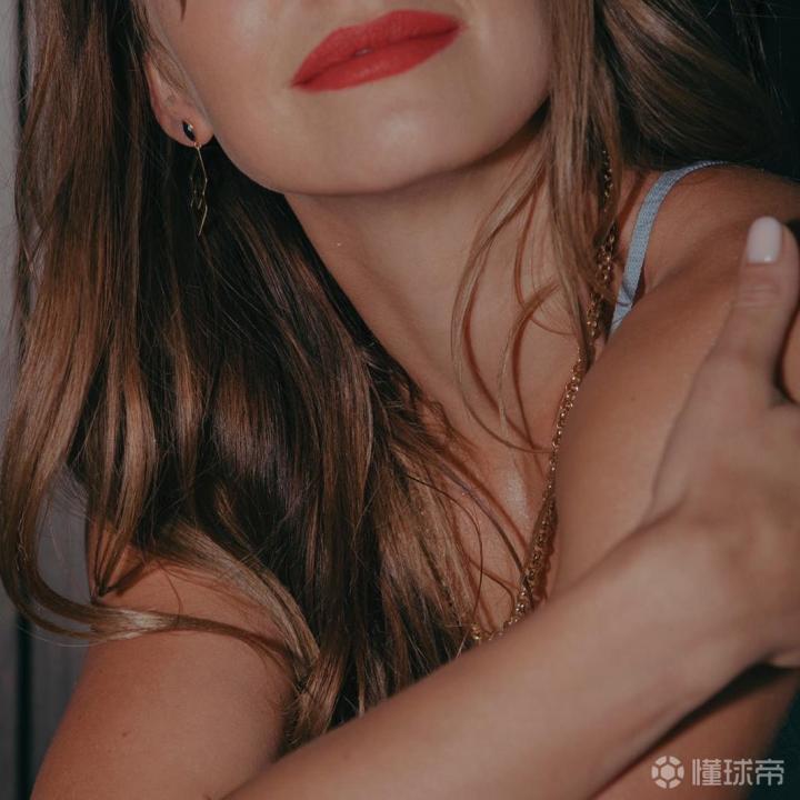 女球迷采訪：愛C羅、愛皇馬還超愛干飯，她是你懂的新晉小編