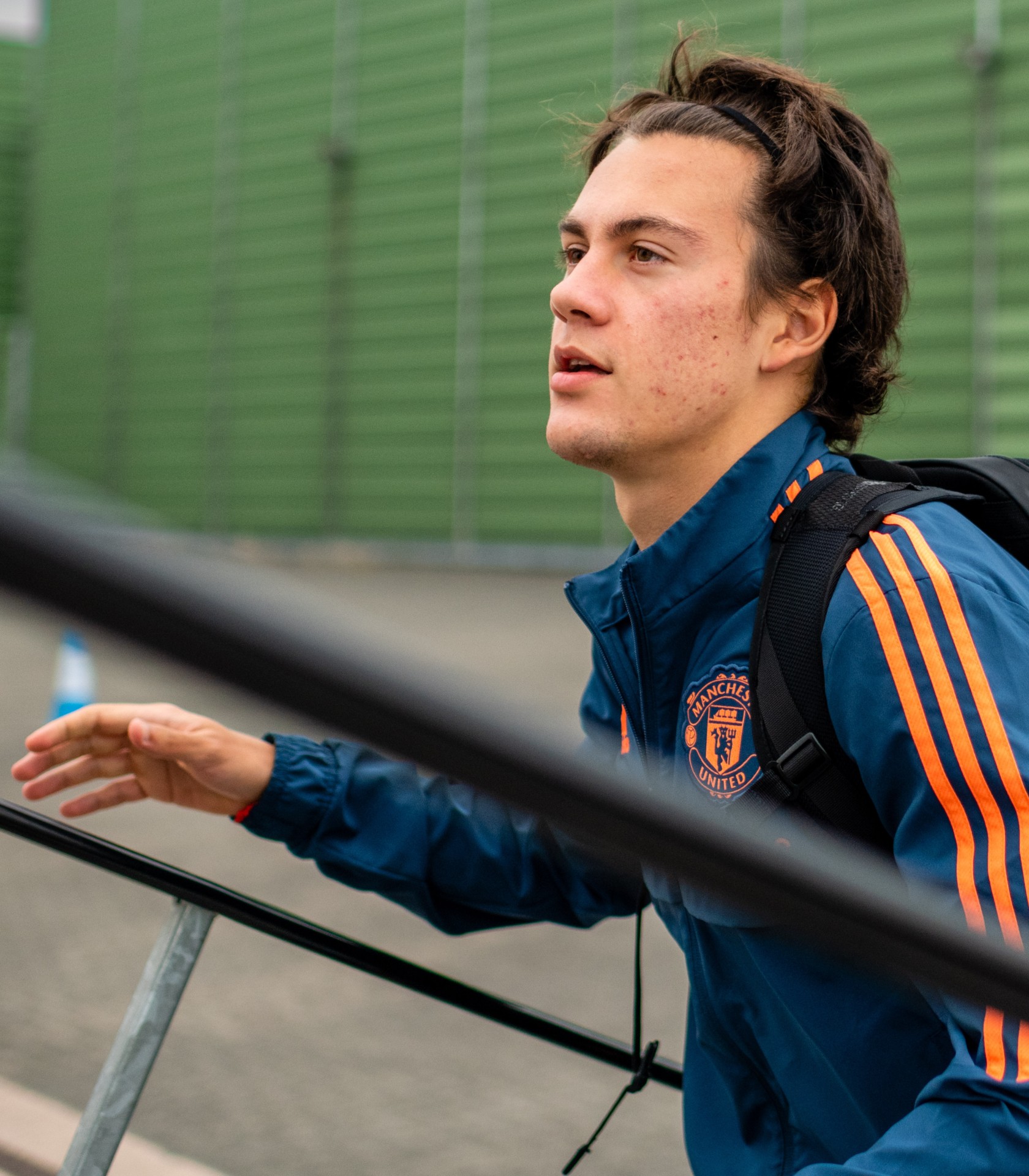 换上又被换下,曼联小将佩利斯特里:我很好,只是扭伤了脚踝