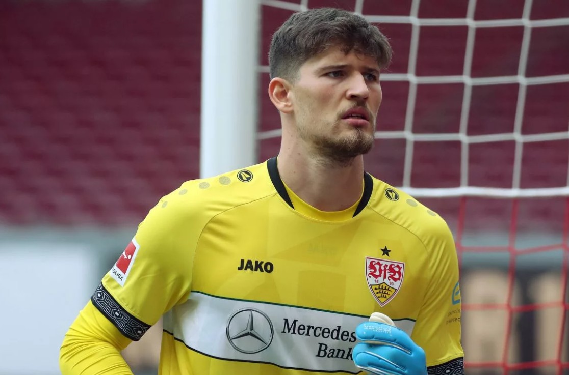 阿德勒:多特总买瑞士门将,科贝尔目前并没有比布尔基强太多