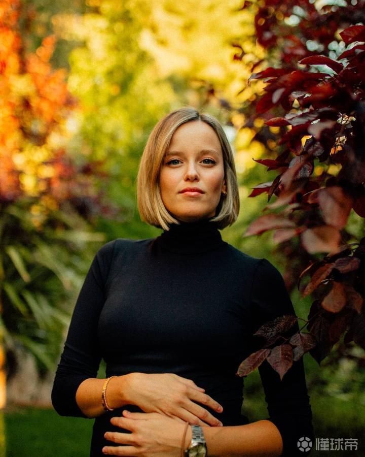 大傻卡瓦哈尔的女友达芙妮,如今已升级为三口之家,.