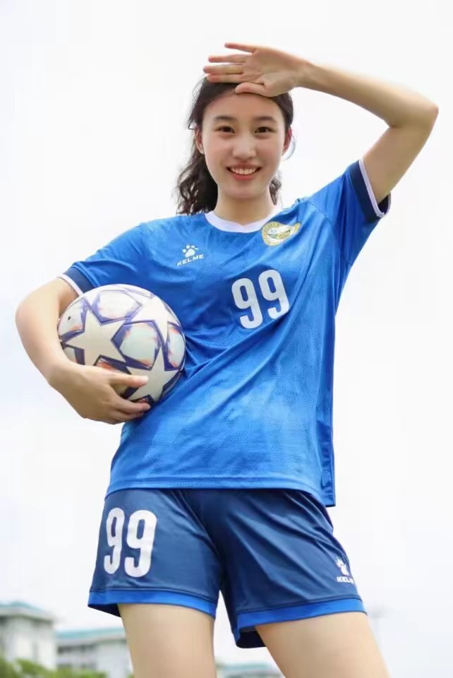 女球迷采访曼城多特女粉小马女前锋课余还是足球解说