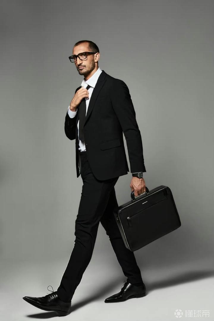 登上《lofficiel ho.|尤文图斯|基耶利尼|懂球帝