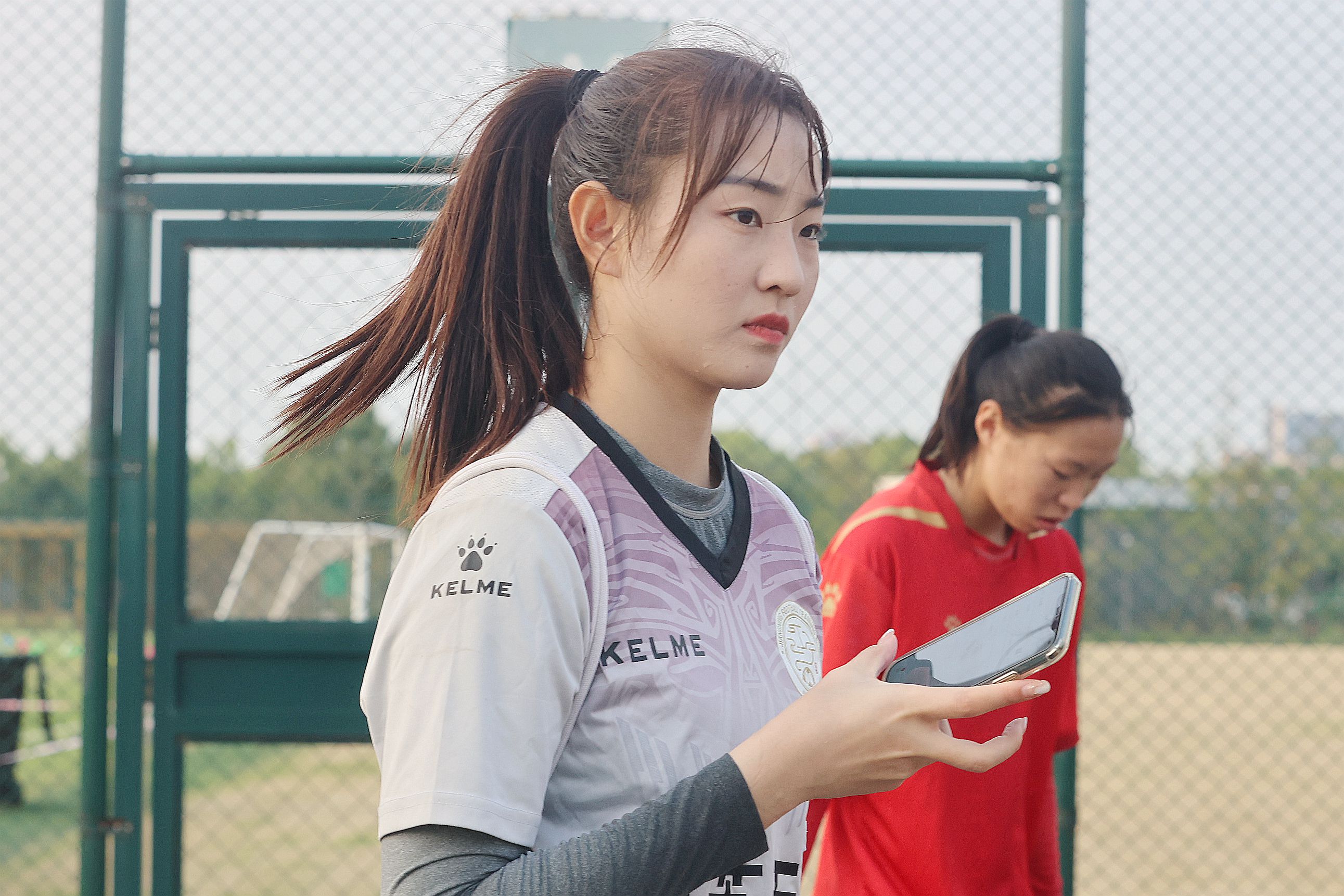 备战女超联赛,江苏女足上海集训,主帅陈婉婷受球迷追捧