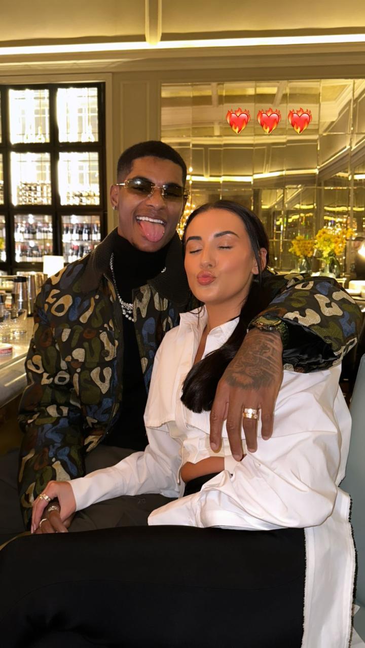 吐舌头嘟嘴未婚妻晒与拉什福德卖萌合照