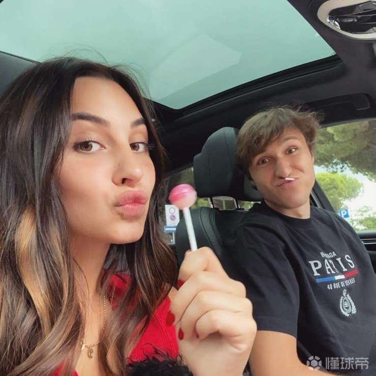 小基耶萨和女友贝内黛塔今晚给我冲鸭