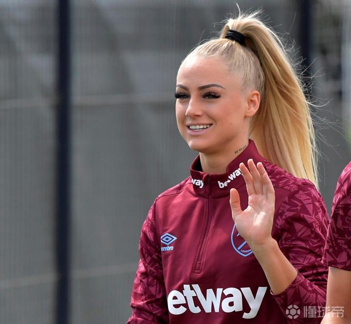 西汉姆联女足官方宣布22岁的瑞士国脚阿丽莎(al.